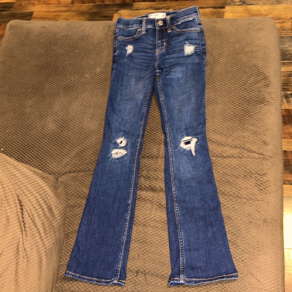 Abercrombie KIDS Girls Boot Cut Jean’s size SLIM 9/10 like New -Distressed wash!